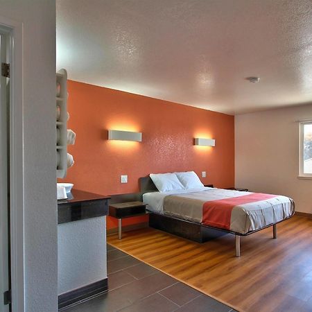Coastal Valley Inn - Monterey 卡斯特罗维尔 外观 照片