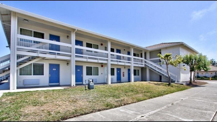 Coastal Valley Inn - Monterey 卡斯特罗维尔 外观 照片