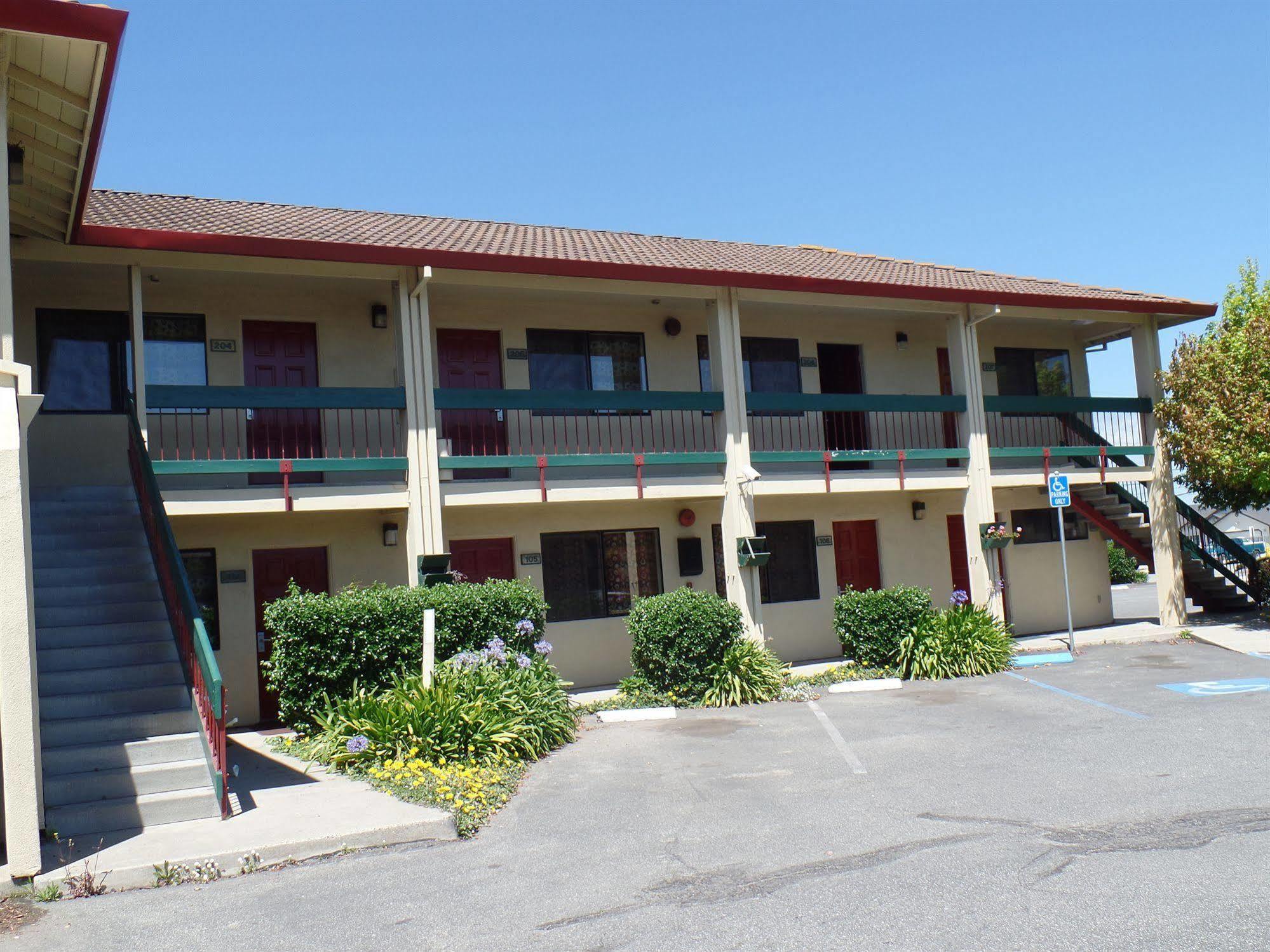 Coastal Valley Inn - Monterey 卡斯特罗维尔 外观 照片