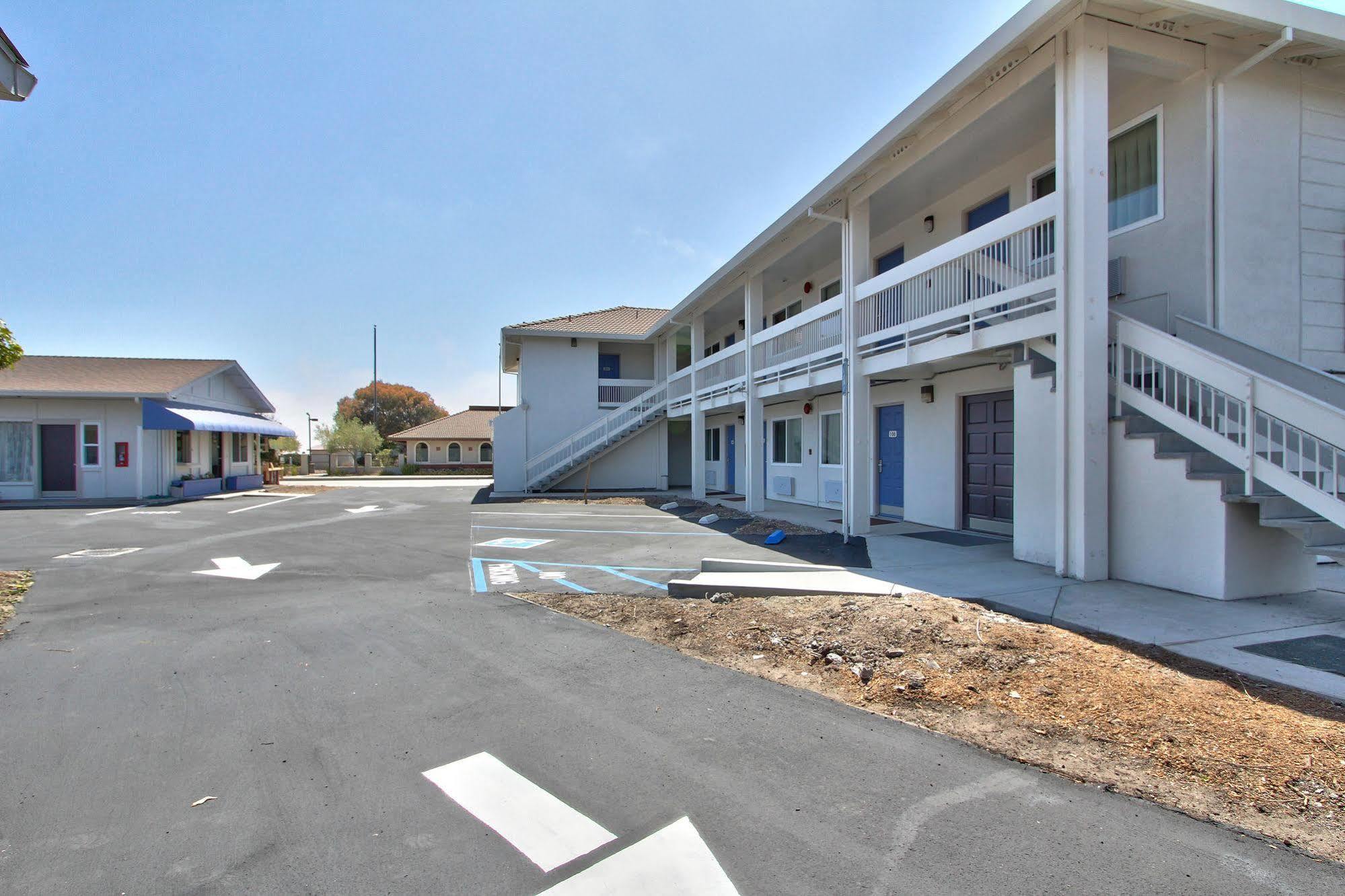 Coastal Valley Inn - Monterey 卡斯特罗维尔 外观 照片
