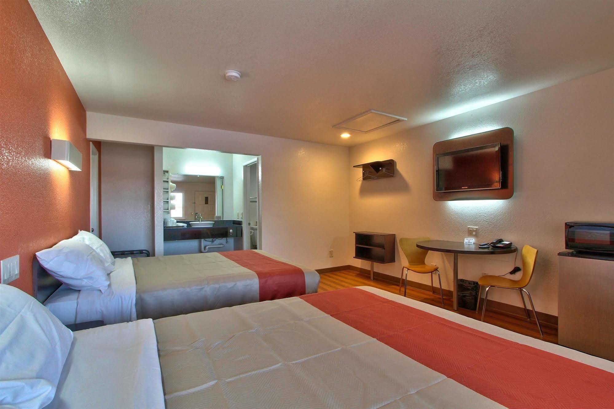 Coastal Valley Inn - Monterey 卡斯特罗维尔 外观 照片